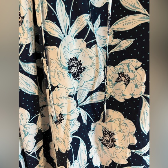 LOFT Floral Tunic. Navy with white flowers. Size XL. - Picture 4 of 11